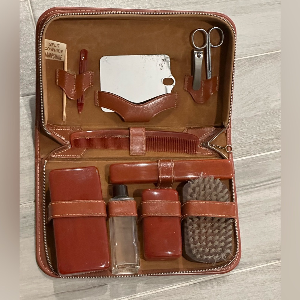 Vintage Mens Leather Travel Luggage Grooming Kit - Case